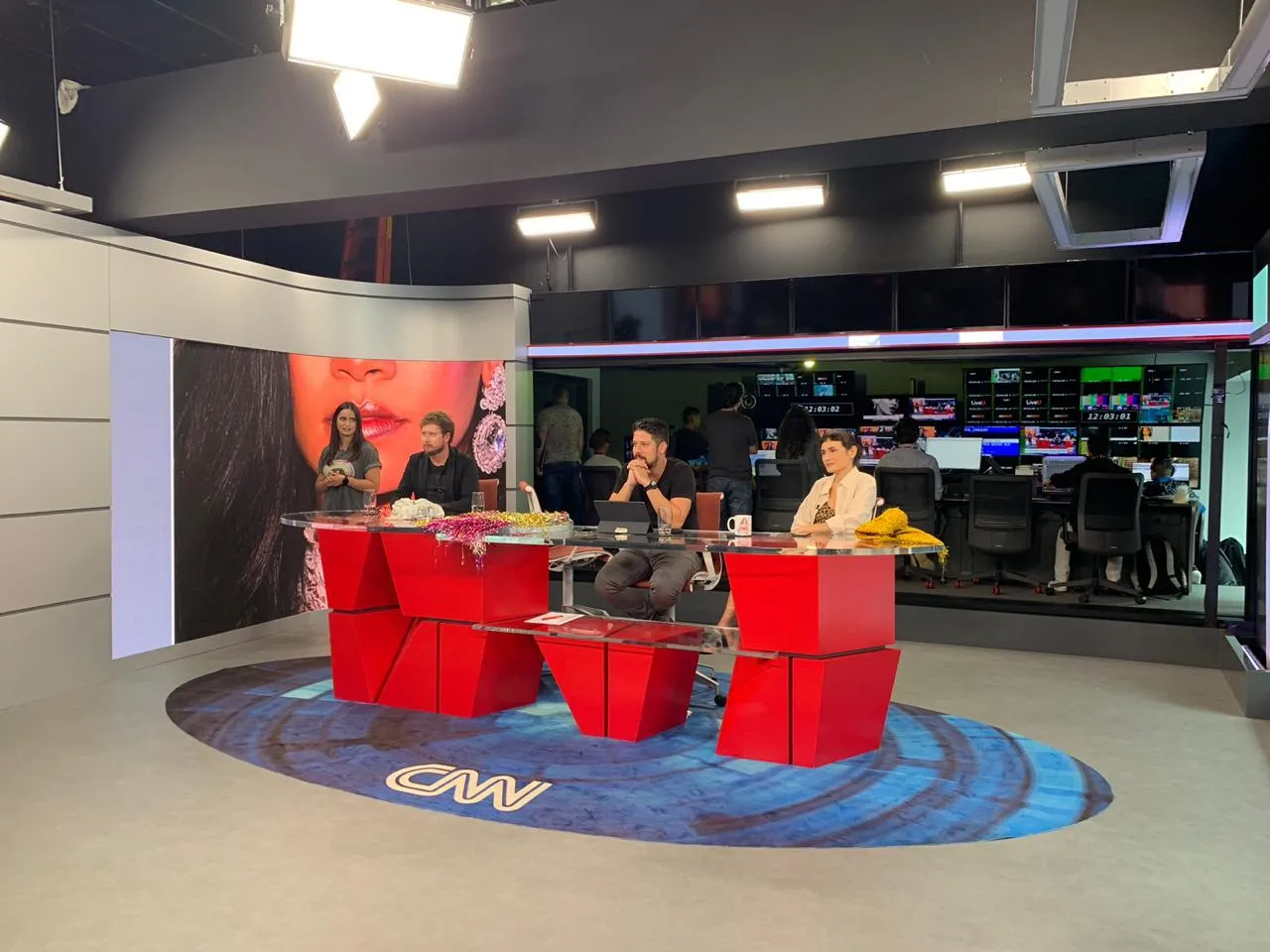 Tapete personalizado com logo em estúdio de TV, projeto Style Brazil