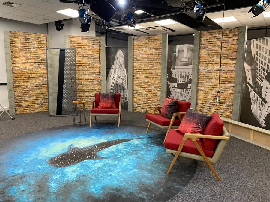 Tapete personalizado Style Brazil no cenário: Shark Tank Brasil